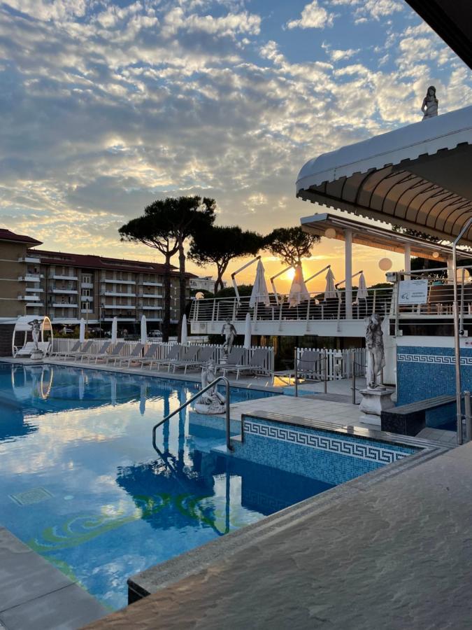 Hotel Carlton Lido di Jesolo Exteriör bild